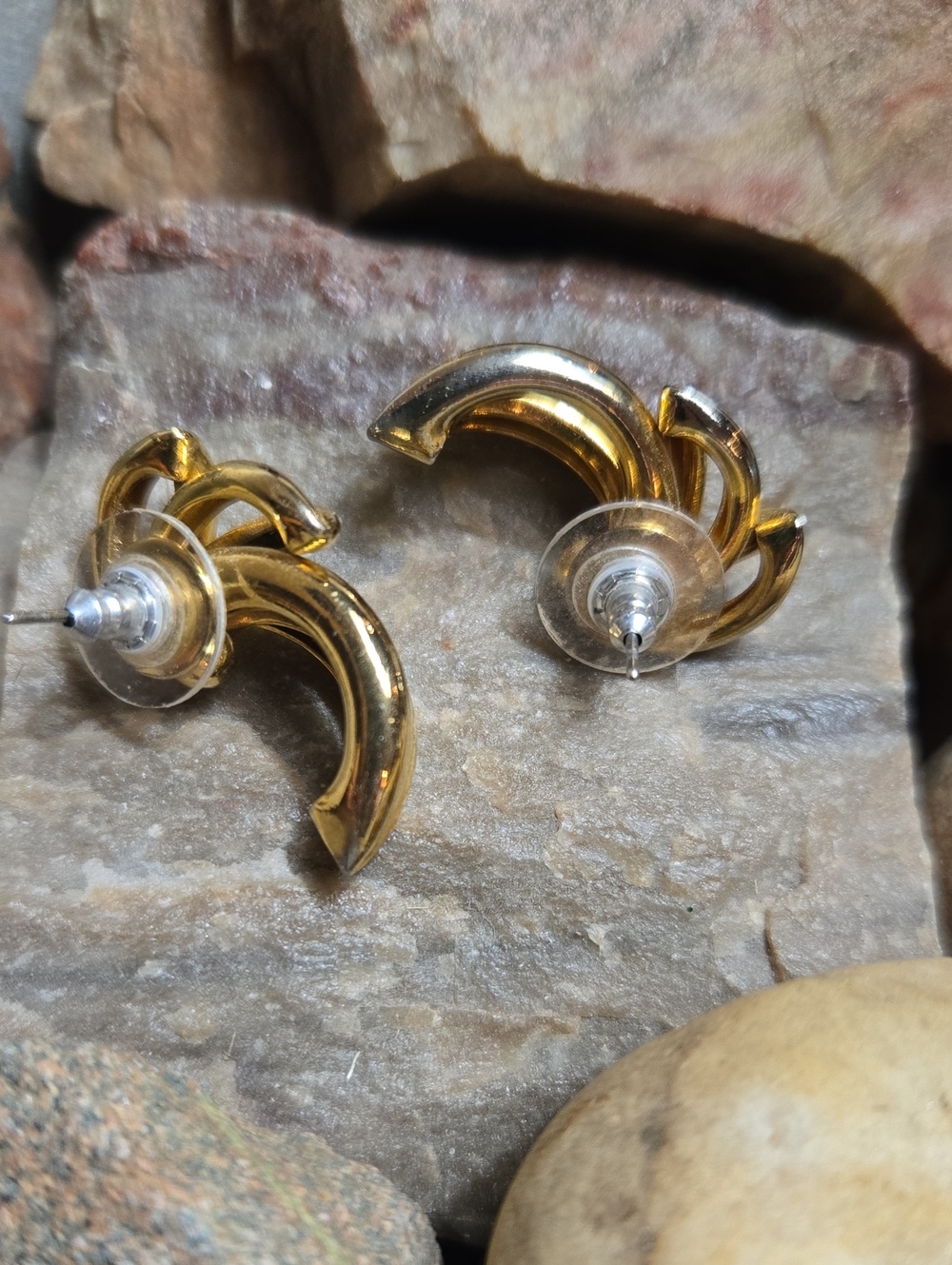 Vtg Gold tone "Shrimp" Cluster Earrings - Picture 4 of 6